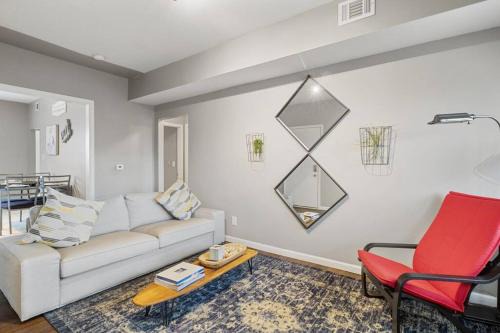 Meridian-Kessler Apartamento | Pet&Baby Friendly 2BR w- in-unit Laundry WIFI