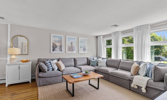 Newport East Casa | Pet & Family Friendly Home Close to Beaches!