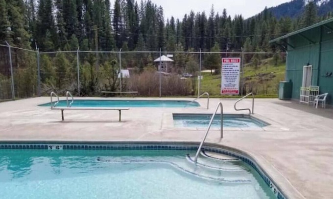 Garden Valley Cabina | Pet Freindly 3 bedroom cabin, WiFi, AC in beutifull Garden Valley with comm pool