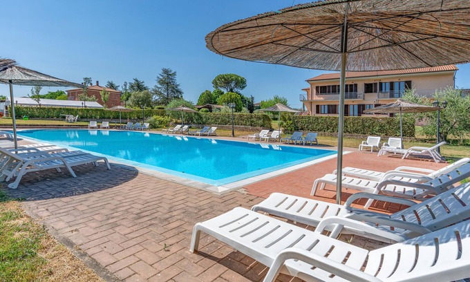 Castiglione del Lago Apartamento | Apartamento que admite mascotas en Castiglion del Lago PG con piscina al aire.