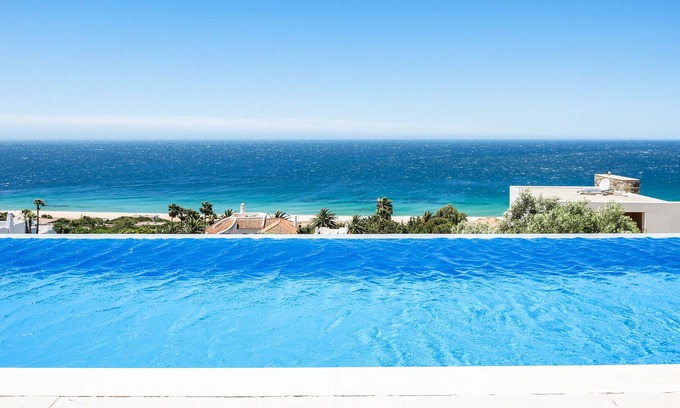 Atlanterra Villa | Villa de Lujo en Zahara que admite mascotas, con vistas al mar, piscina, jardín y Wi-Fi