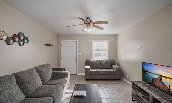 Clarksville Casa | Pet friendly, 15 Minutes to Fort Campbell-B1
