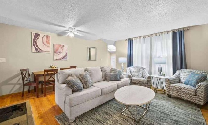 Tulsa Condominio | Beautiful 1/1 BR Condo with Pool !!