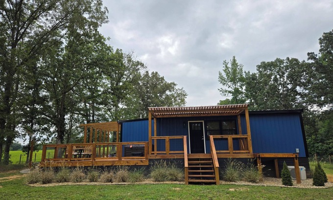Sparta Casa | Pet friendly 2 acre fenced yard 2-bedroom house close to Fall Creek Falls