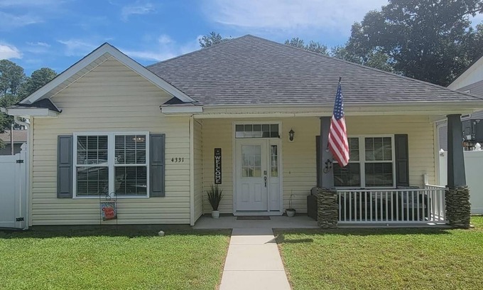 Little River Casa | Pet friendly 2 bed 2 bath home near golfing and walking distance to many places.