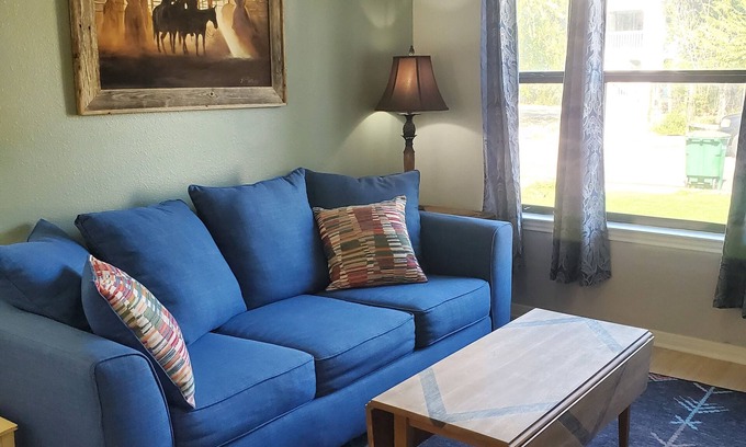 Mahncke Park Casa | Pet friendly 2-bedroom near downtown San Antonio, Pearl, Riverwalk, Zoo, museums