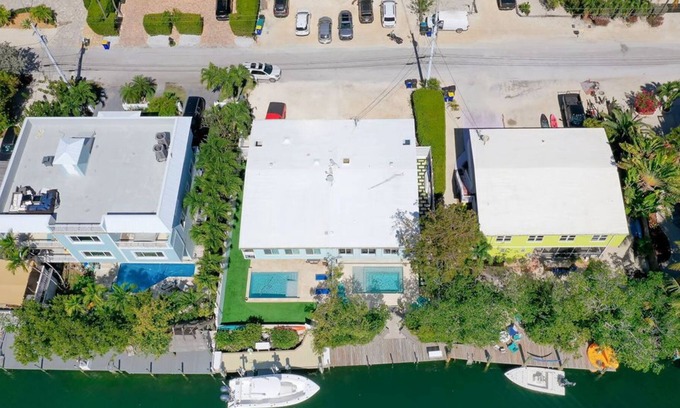 Venetian Shores Casa | Pet Friendly 2 Bedroom in Venetian Shores Sleeps 10