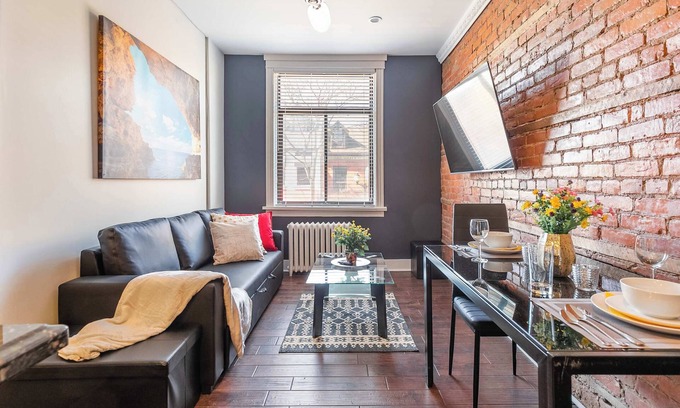 Central Hamilton Apartamento | Pet-friendly 2BR Apartment Near Downtown