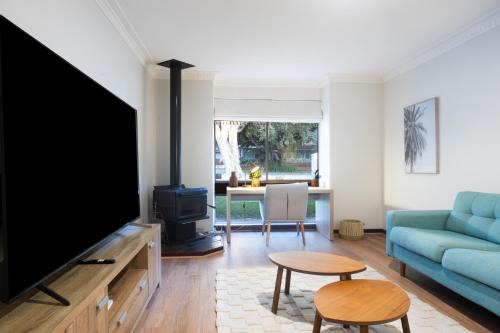 Shenton Park Casa | Pet Friendly 2BR Family home in Shenton Park