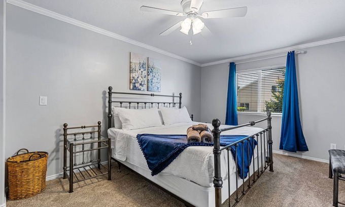 Layton Apartamento | Pet friendly 3/2 fireplace by Hill AFB & hospitals