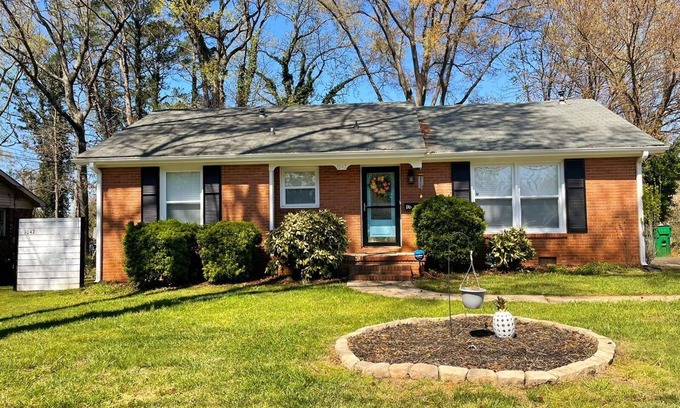 Paw Creek Casa | Pet Friendly 3-bedroom House Close To Everything in Charlotte