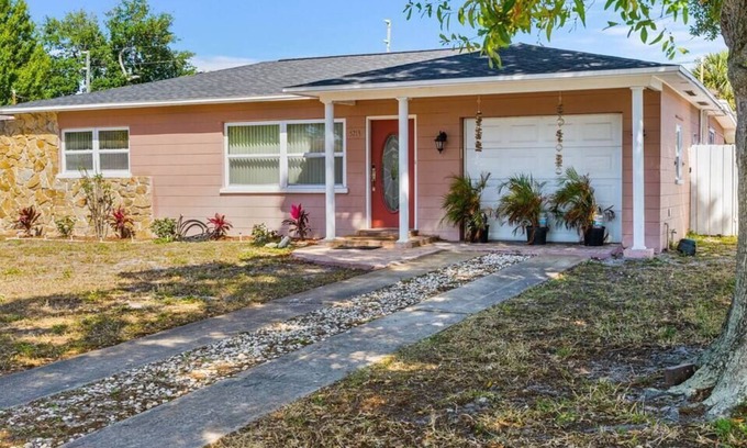 South Pinellas Community Council Casa | Pet-Friendly 4 Bed/2 Bath Oasis with Pool - Just