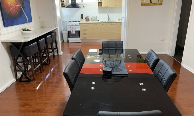 Torrumbarry Casa | Pet-Friendly 4-Bedroom Cabin, very close to Murray River, plenty of Parking