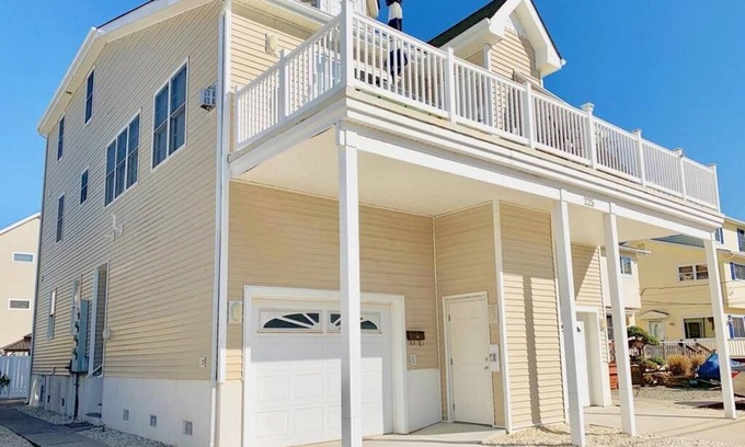 Sea Isle City Condominio | Pet Friendly 5 Bedroom Home with elevator within walking distance to downtown Sea Isle City