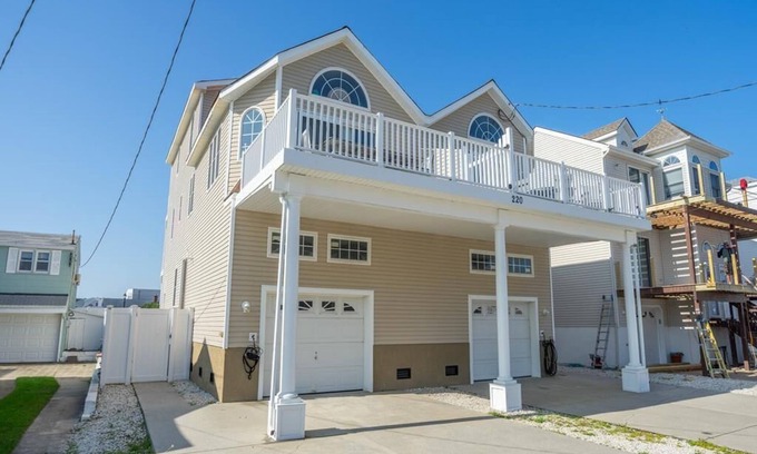 Sea Isle City Condominio | Pet Friendly, 5 Bedroom Home in the Heart of Sea Isle City