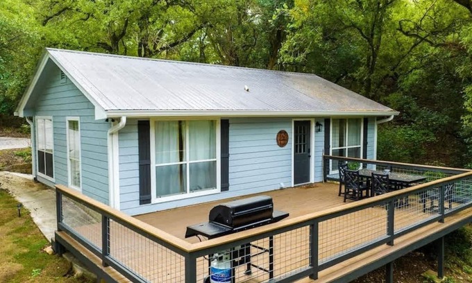 Kyle Casa | Pet Friendly 5 Homes Fire Pit Sleeps 30!