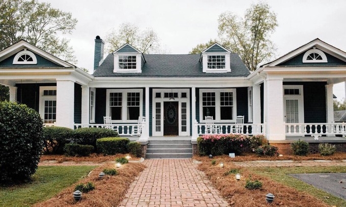 Millbrook Casa | Pet Friendly 5BR 2.5 Bath Mansion With Pool