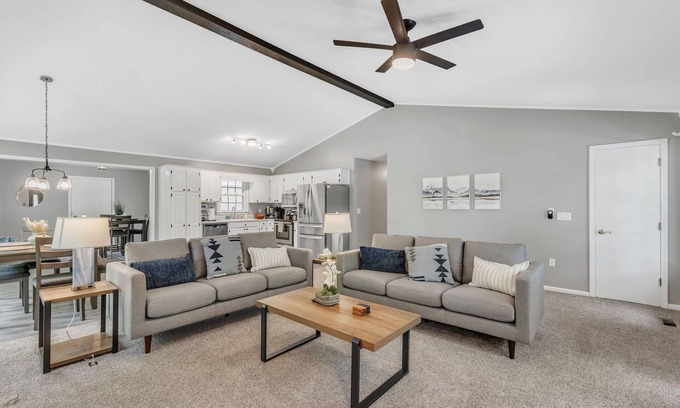 Seneca Casa | Pet-Friendly 5BR Getaway near Lake Keowee