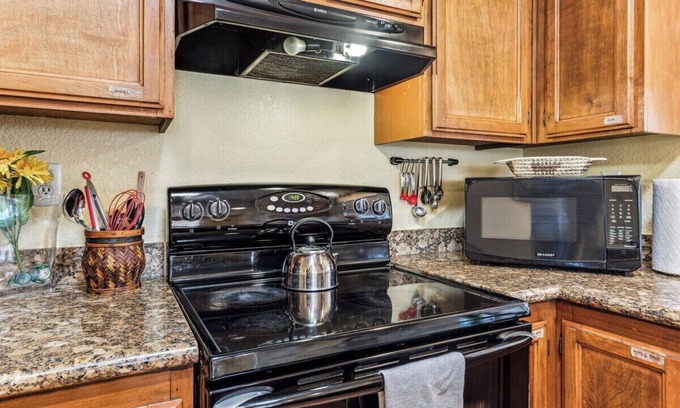 Union City Casa | Pet Friendly, 5m to Niles District, Pool Table