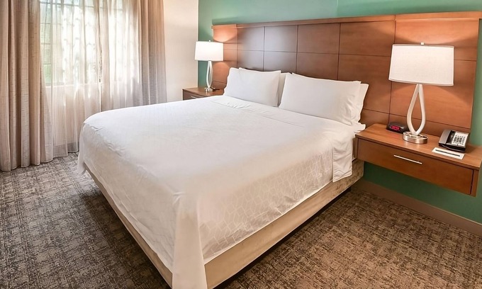 Plantation Complejo | Pet-friendly and Modern 2BR Suite w/ Kitchen! Outdoor Pool, FREE Breakfast!