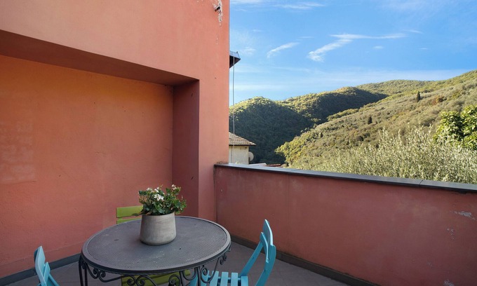 Olivastri Apartamento | Apartamento "Immerso nel Verde" con vistas a la montaña, terraza y Wi-Fi; mascotas permitidas