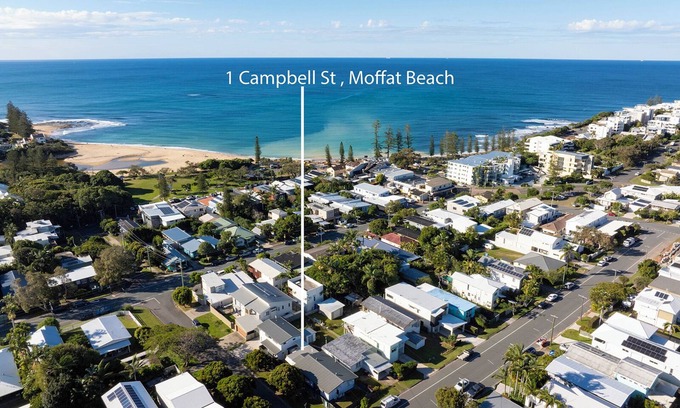 Moffat Beach Casa | Pet Friendly at Moffat Beach