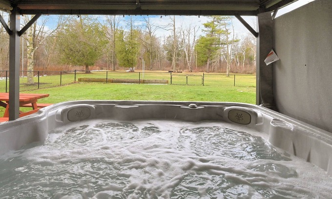 Lambton Shores Casa | Pet-Friendly Beach House with Hot Tub + Games Room + Enclosed Large Fence