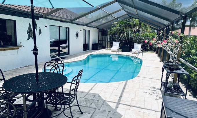 Bonita Springs Casa | Pet Friendly Beach House. Very safe and quiet neighborhood