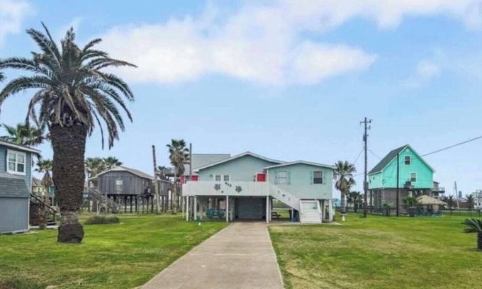 Surfside Beach Casa | Pet-Friendly Beach House w/ Yard, Games, Screened Porch & Walk to Beach!
