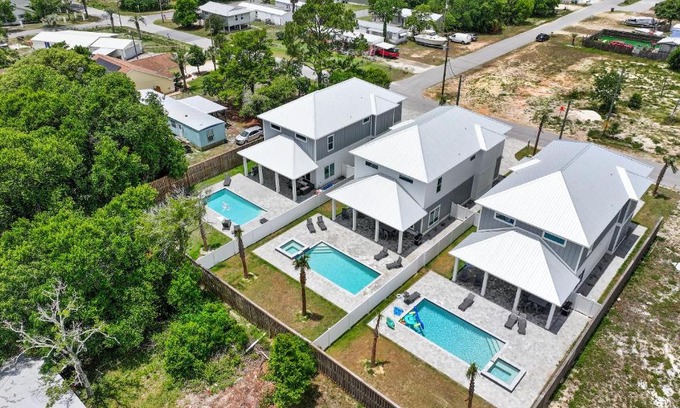 Laguna Beach Casa | Pet Friendly Beach House - Totally Beachin by Panhandle Getaways