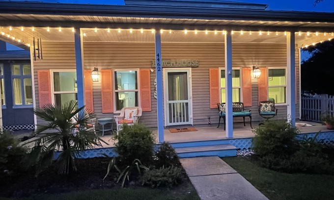 Clipper Cove Casa | PET FRIENDLY -BEACH HOUSE - Clipper Cove Cutie - 6 min walk to beach - SLEEPS 10