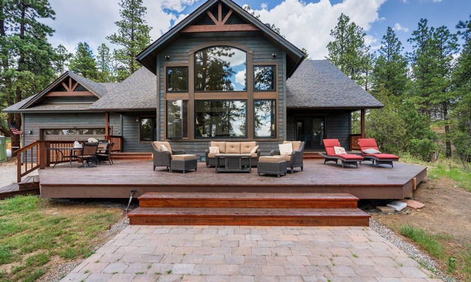 Durango Casa | Pet Friendly, Big Deck & Forest Views!