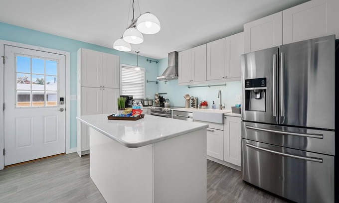 St. Louis Casa | Pet Friendly - BIG Yard - Fast Wi-Fi - Sleeps 10 - Easy access to I-55 downtown