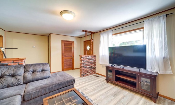 Bixby Casa | Pet-Friendly Bixby Getaway with Deck!