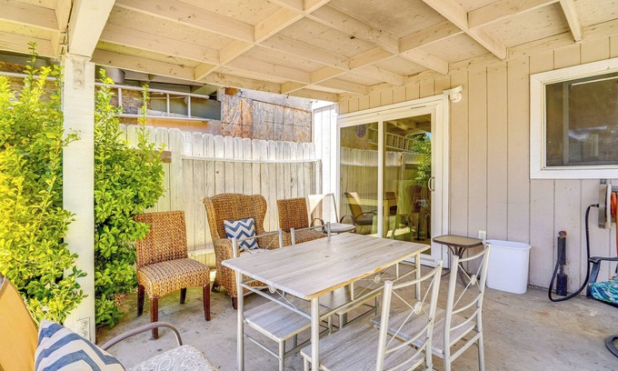 Brentwood Casa | Pet-Friendly Brentwood House w/ Gas Grill!