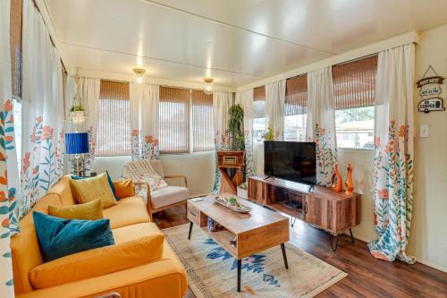 Brownwood Casa | Pet-Friendly Brownwood Home Walk to Lake!