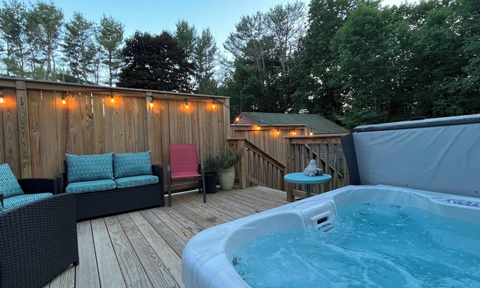 Bucksport Casa | Pet-friendly Bucksport gem with hot tub! One hour to Acadia NP! Sleeps 8!