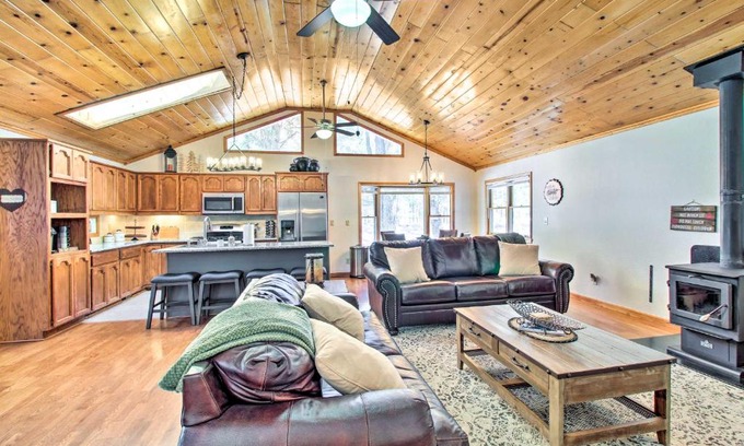 Pinetop Casa | Pet-Friendly Cabin in Pinetop-Lakeside!