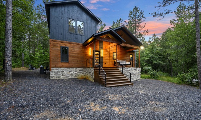 Broken Bow Cabina | Pet-Friendly Cabin 5 minutes from town with stunning decor and views!