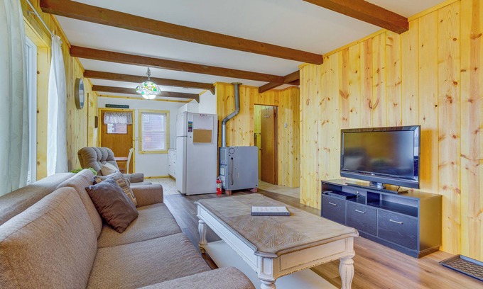 Mauston Cabaña | Pet-friendly Cabin Retreat: Wisconsin River Access