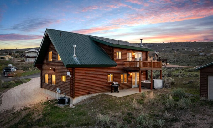 Sweetwater Apartamento | Pet-Friendly Cabin | Hot Tub, Pool Table & Views