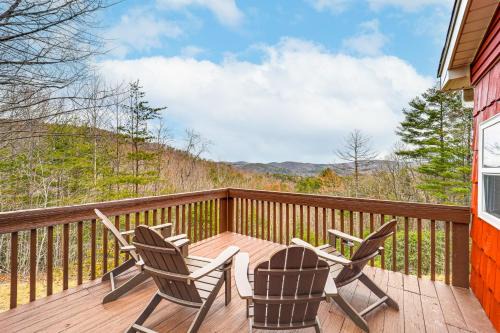 Purlear Casa | Pet-Friendly Cabin with Hot Tub in North Carolina!