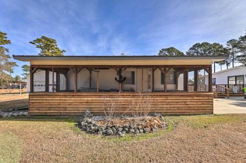 Oriental Casa | Pet-Friendly Cabin with Dock Fish and Explore!