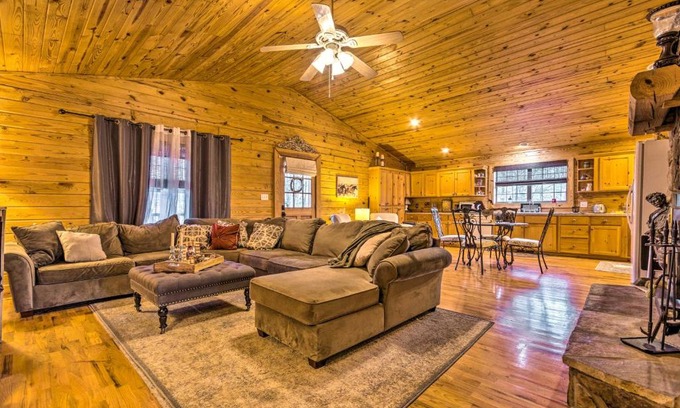 Cabot Casa | Pet-Friendly Cabot Cabin with Fenced Yard!