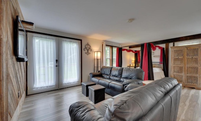 Black Creek Apartamento | Pet-Friendly Caneadea Retreat with Deck!