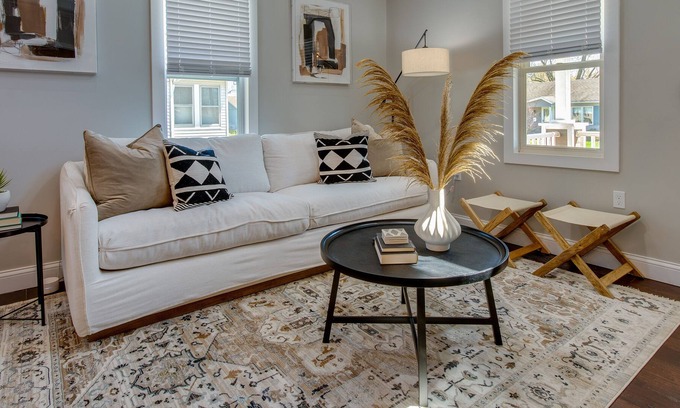 Carlinville Cabaña | Pet-Friendly Carlinville Rental w/ Large Backyard!