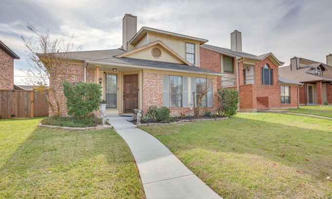 North Central Carrollton Casa | Pet-Friendly Carrollton Home w/ Fenced Backyard!