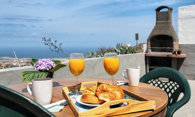 Gáldar Casa | Casa Buenavista, admite mascotas, con vistas al mar y a la montaña, terraza privada y Wi-Fi