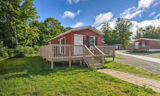 Cassopolis Casa | Pet-Friendly Cassolopis Escape, Near Lake!