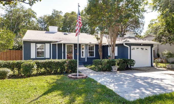 Dallas Casa | Pet friendly, centrally located urban retreat